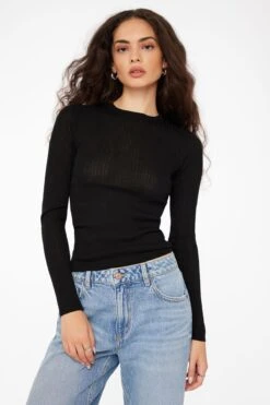 Dynamite Long Sleeve Crew Neck Sweater In Jet Black