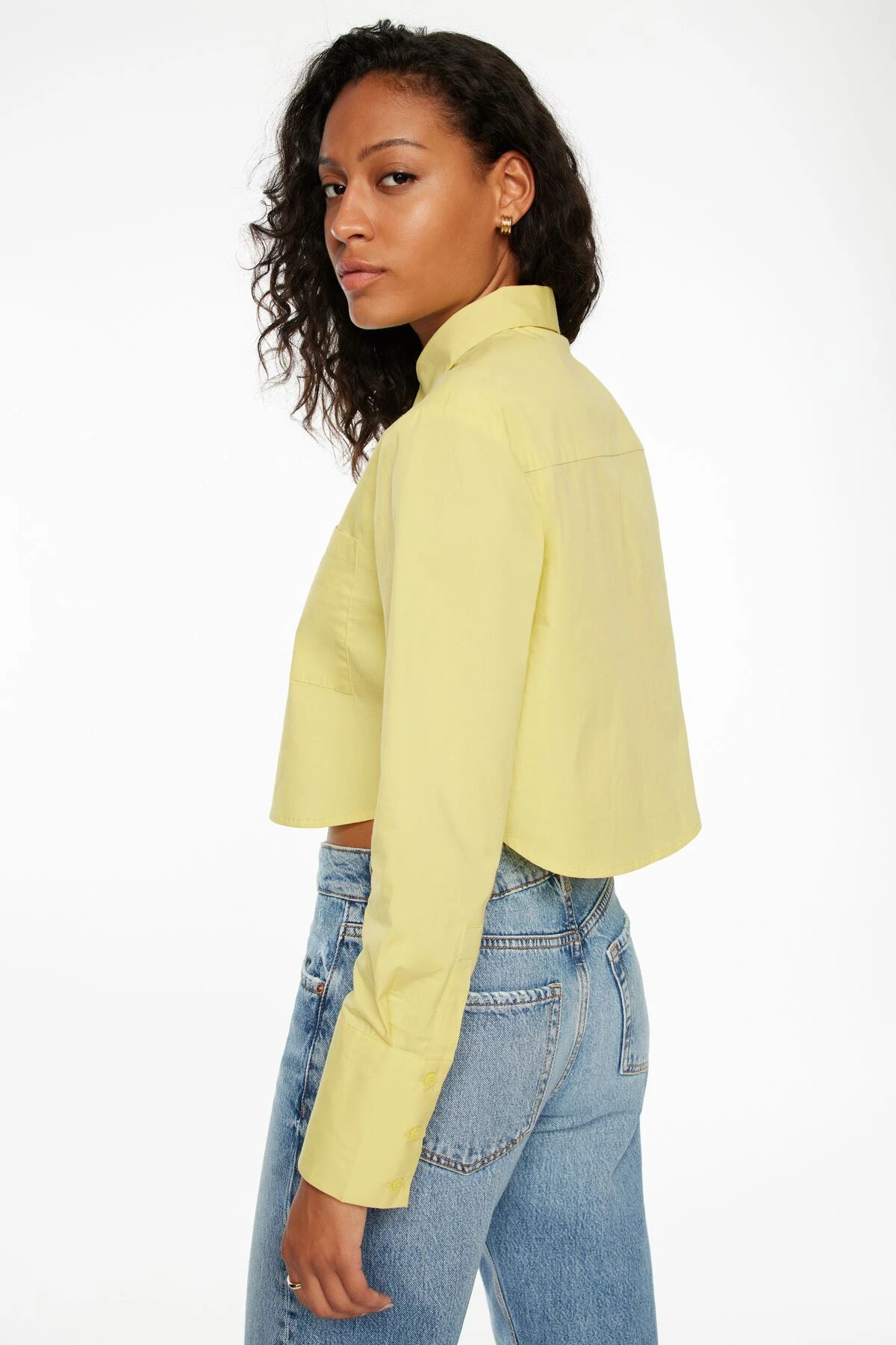 Dynamite Cropped Poplin Button Up Shirt In Endive Yellow - Image 3
