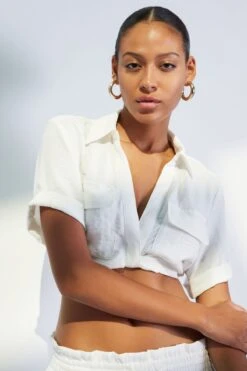 Dynamite Twist Front Cropped Top In Bright White