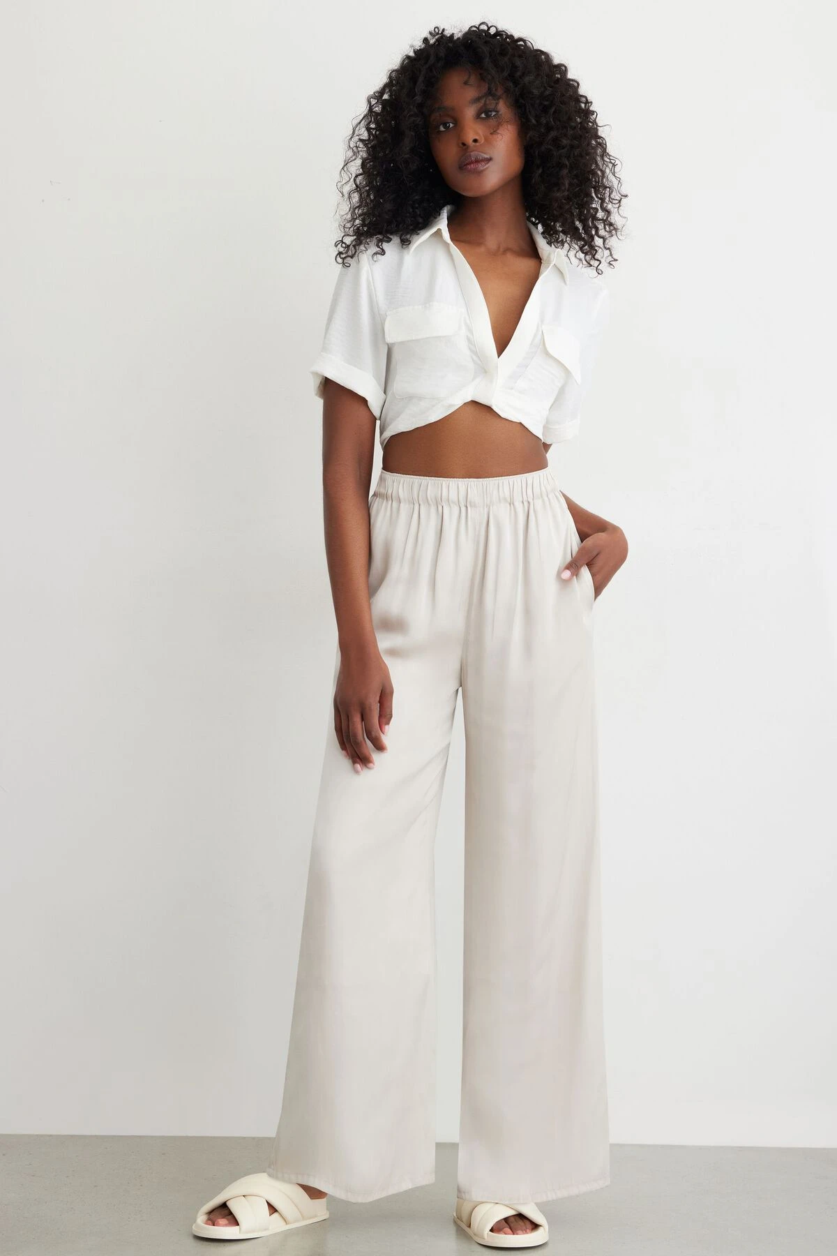 Dynamite Twist Front Cropped Top In Bright White - Image 3