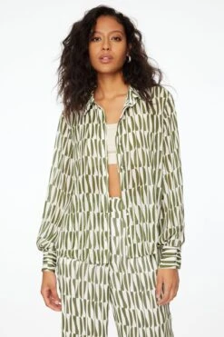 Dynamite Button Up Balloon Sleeve Blouse In Green Abstract