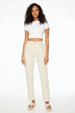 Dynamite Claudia Mom Jeans In Pumice Stone White