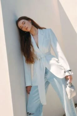 Dynamite Leia Belted Blazer In Bright White