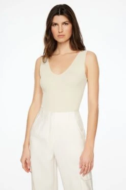 Dynamite Seamless V-Neck Bodysuit In Rainy Day Beige