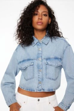 Dynamite Cropped Denim Shirt Jacket In Indigo Medium Light