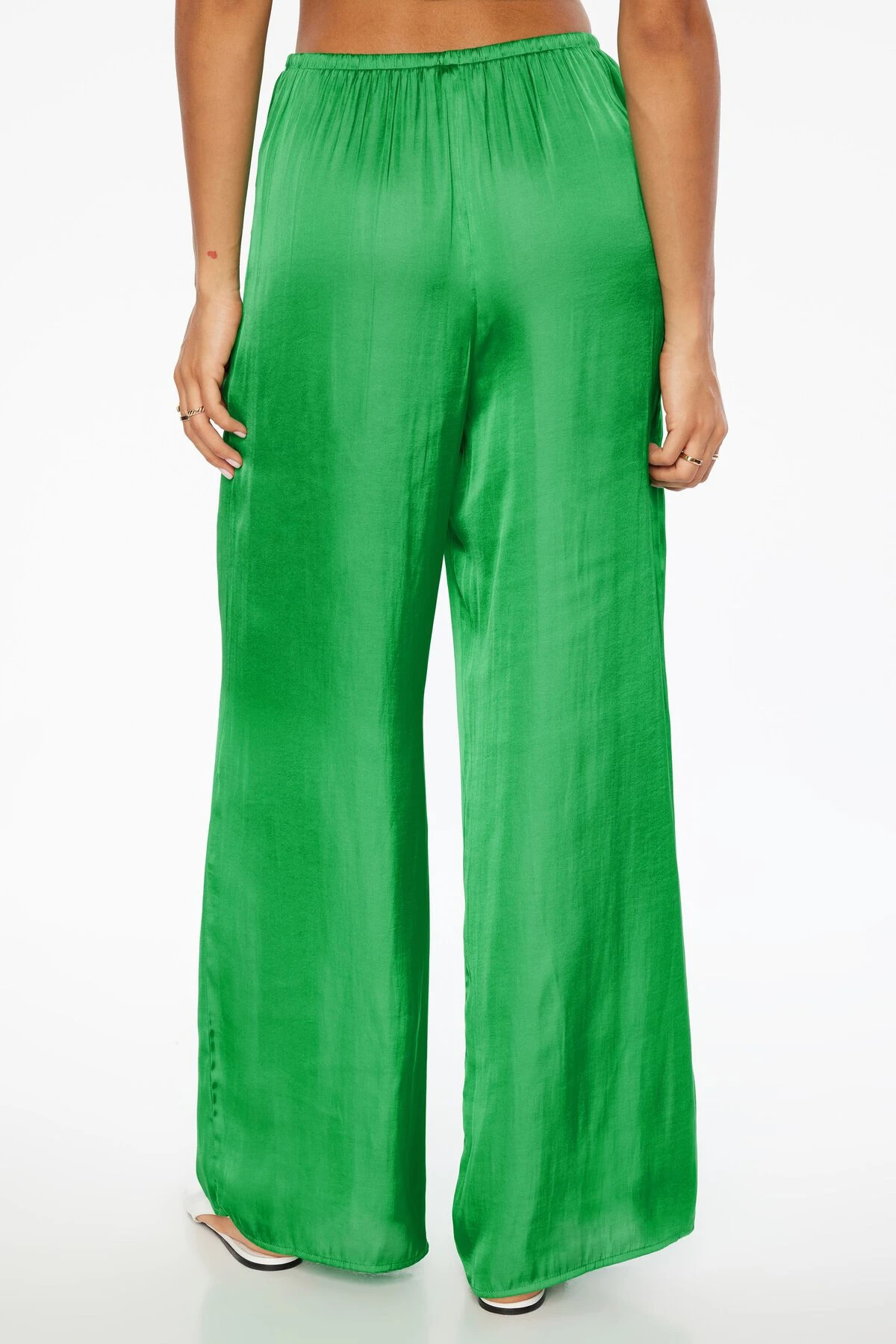 Dynamite Santina Satin Wide Leg Pants In Amazonia Green - Image 4