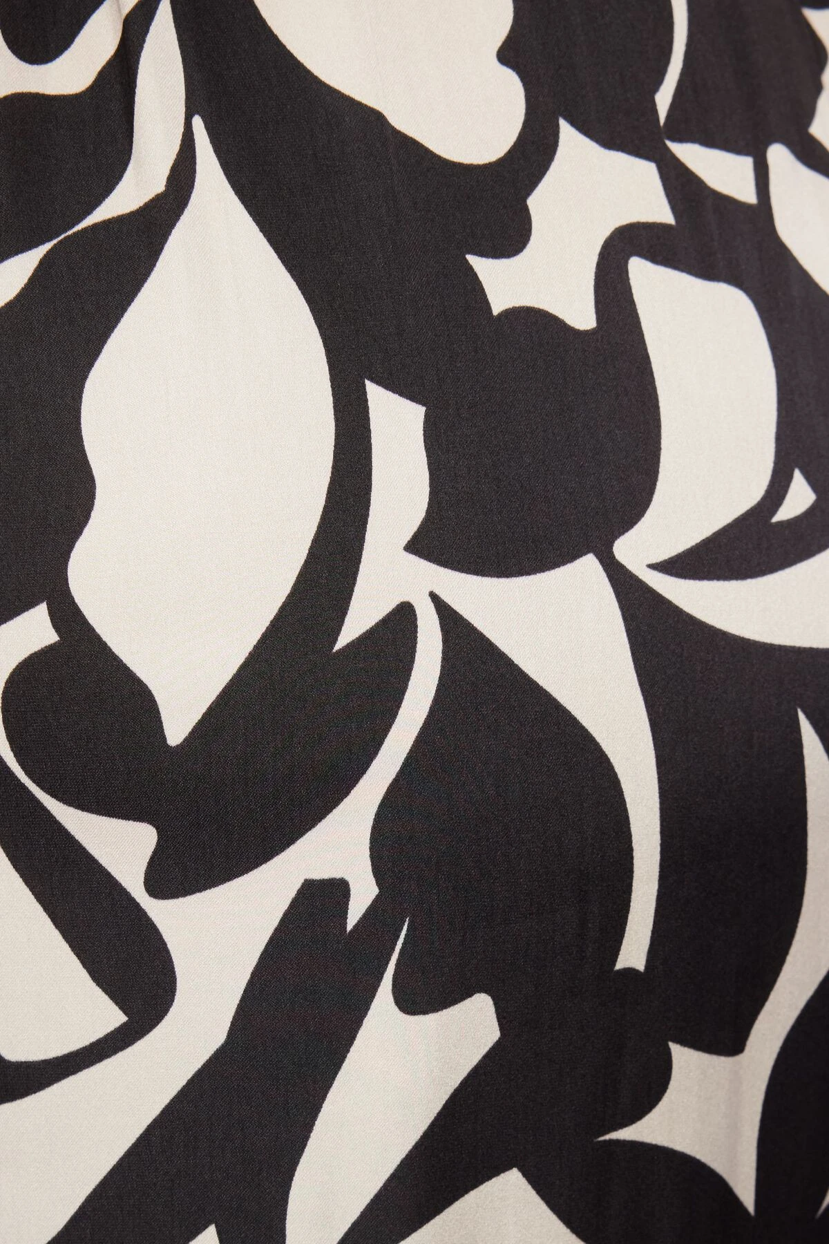 Dynamite Santina Satin Wide Leg Pants In Black Abstract Floral - Image 5