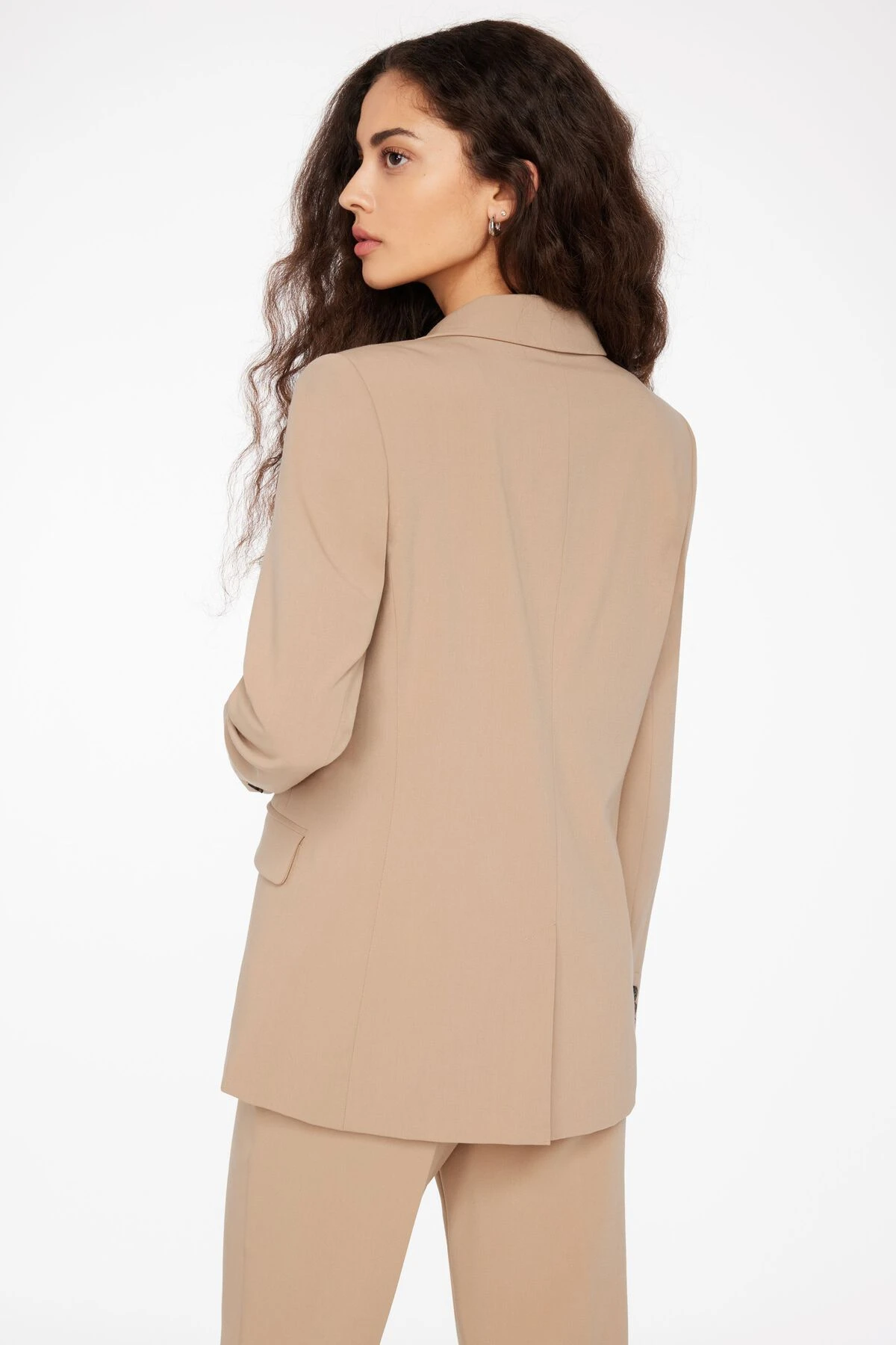 Dynamite Lorelei Two Button Blazer In Almond Tan Beige - Image 4