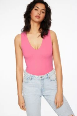 Dynamite Dojja Sculpt V-Neck Bodysuit In Fandango Pink