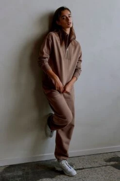 Dynamite Relaxed Jogger Pants In Deep Taupe