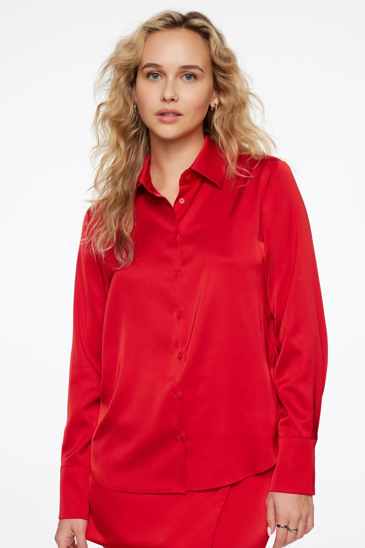 Dynamite Matisse Slim Satin Button Up Shirt In Fiesta Red - Image 3