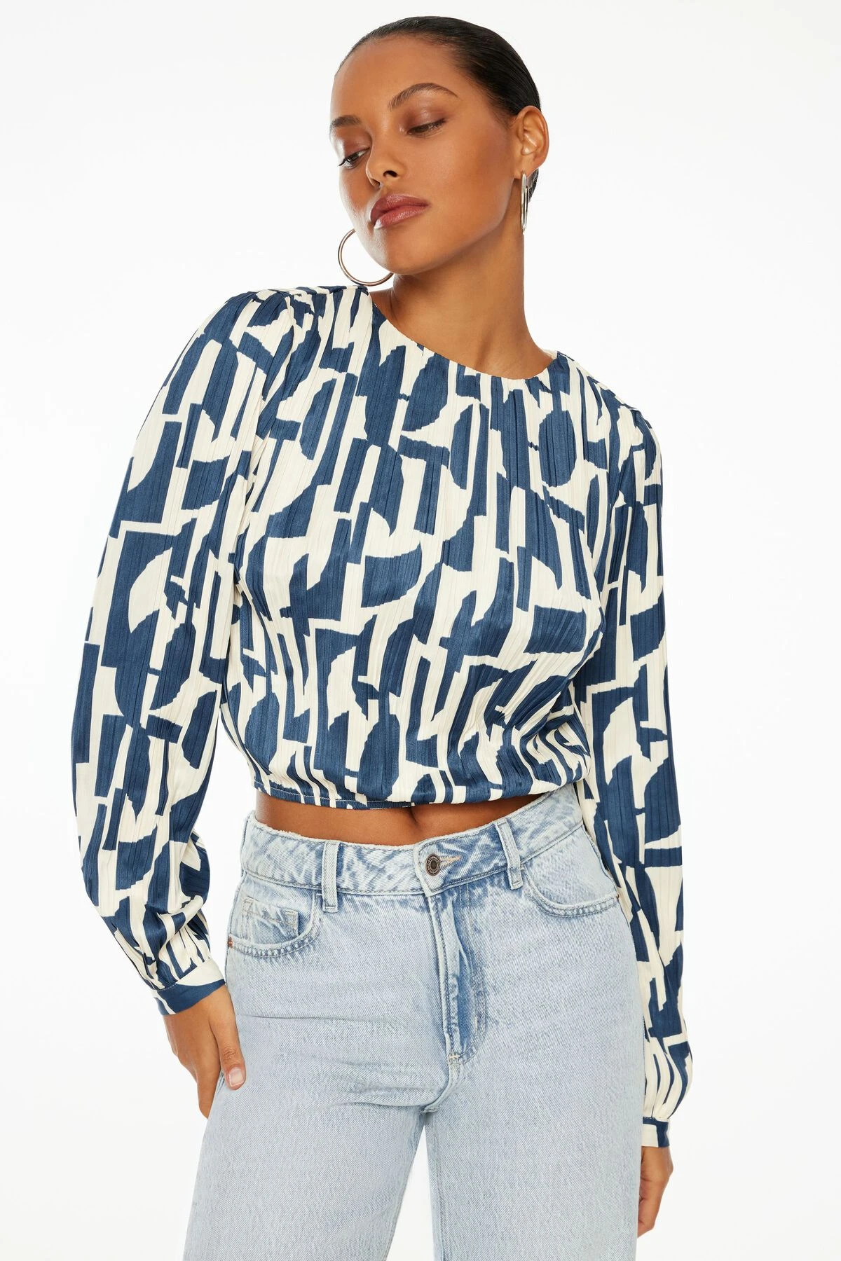 Dynamite Long Sleeve Pleated Top In Blue Geometric