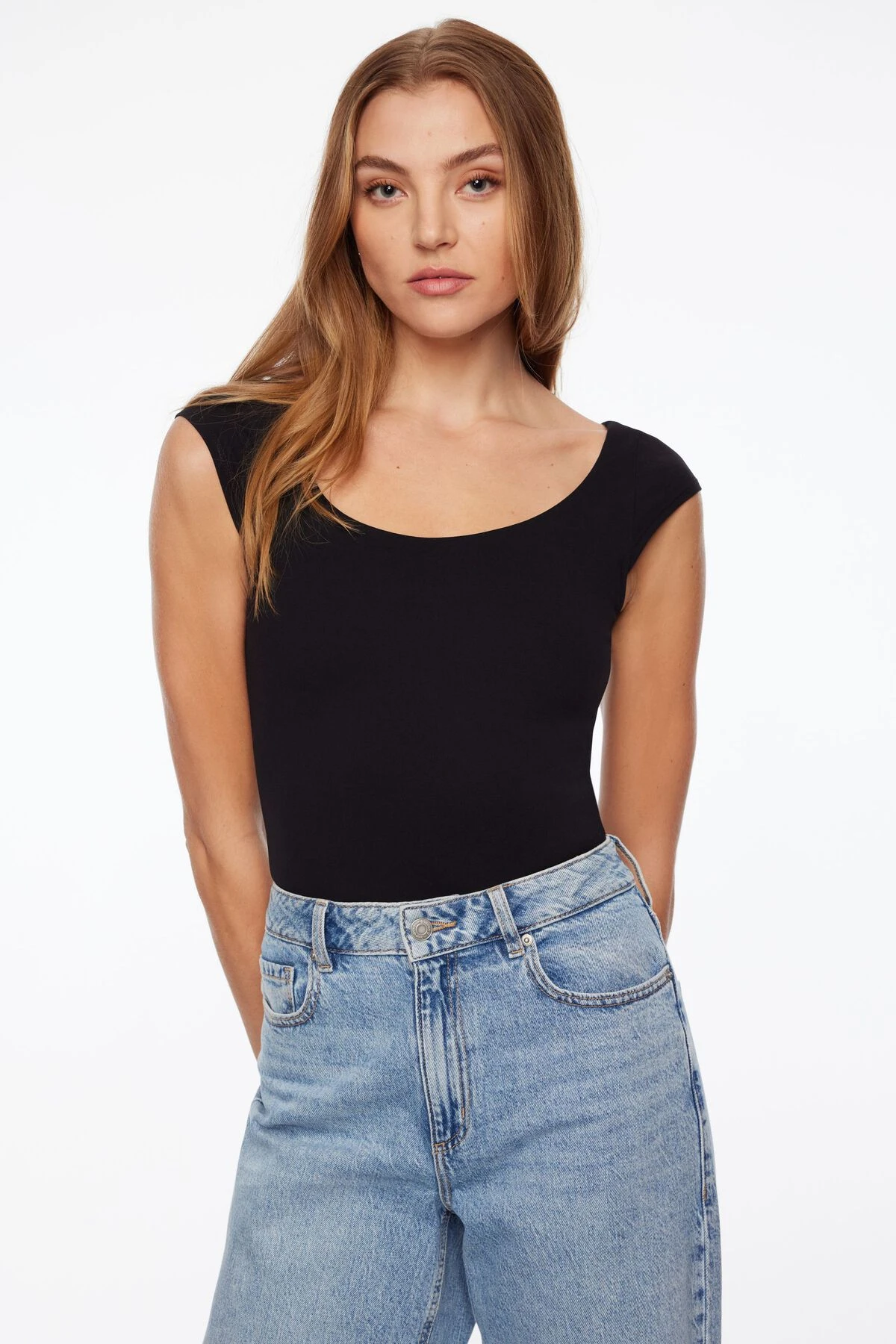 Dynamite Jules Sculpt Short Sleeve Scoop Neck Bodysuit In Jet Black