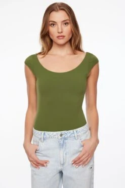 Dynamite Jules Sculpt Short Sleeve Scoop Neck Bodysuit In Bronze Green