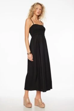Dynamite Neve Linen Maxi Dress In Jet Black