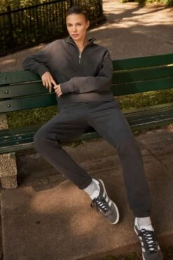 Dynamite Fleece Jogger Pants In Lead Gray