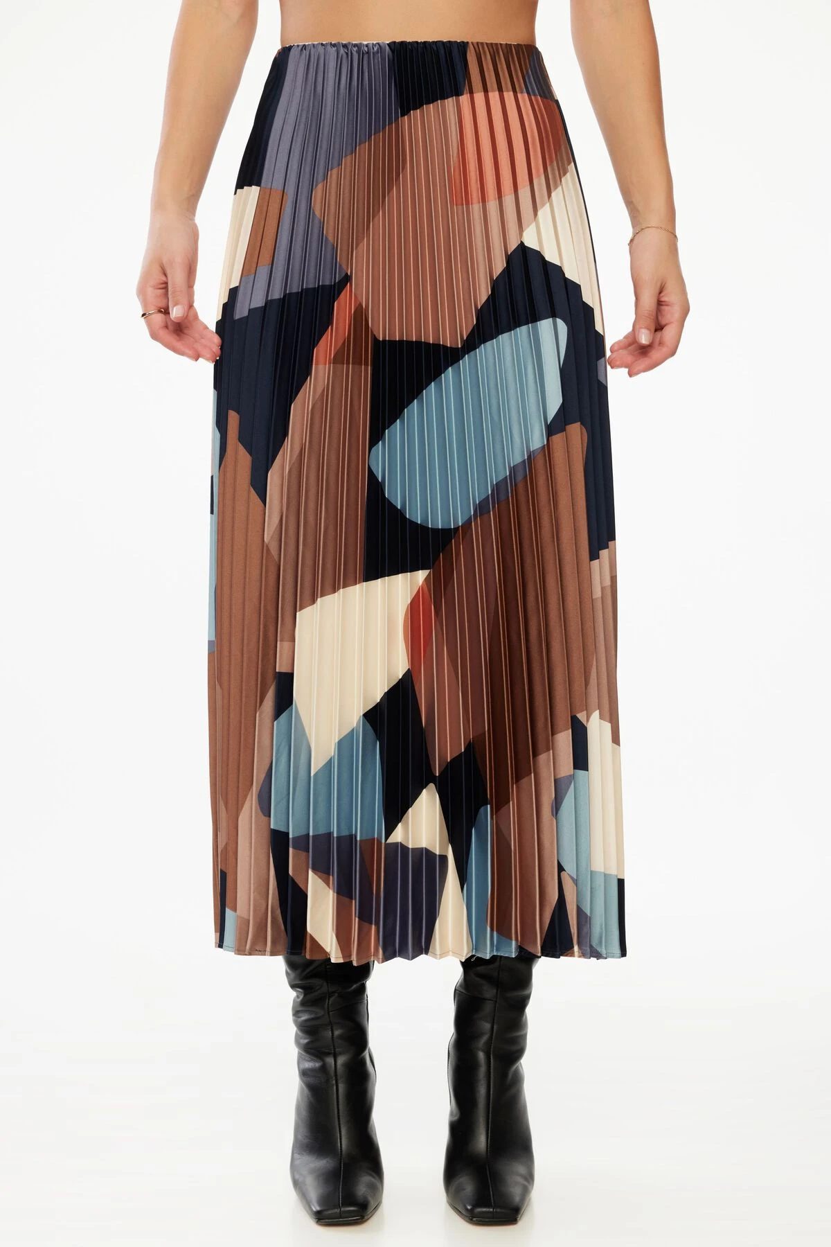 Dynamite Laure Pleated Maxi Skirt In Blue Abstract - Image 2