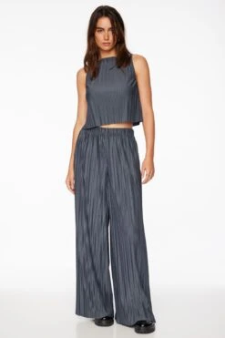 Dynamite Plissé Knit Wide Leg Pants In Turbulence Grey