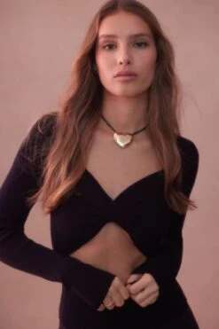 Dynamite Twisted Cutout Sweater In Jet Black