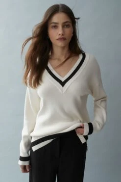 Dynamite Long Sleeve V-Neck Sweater In Sea Salt Off White
