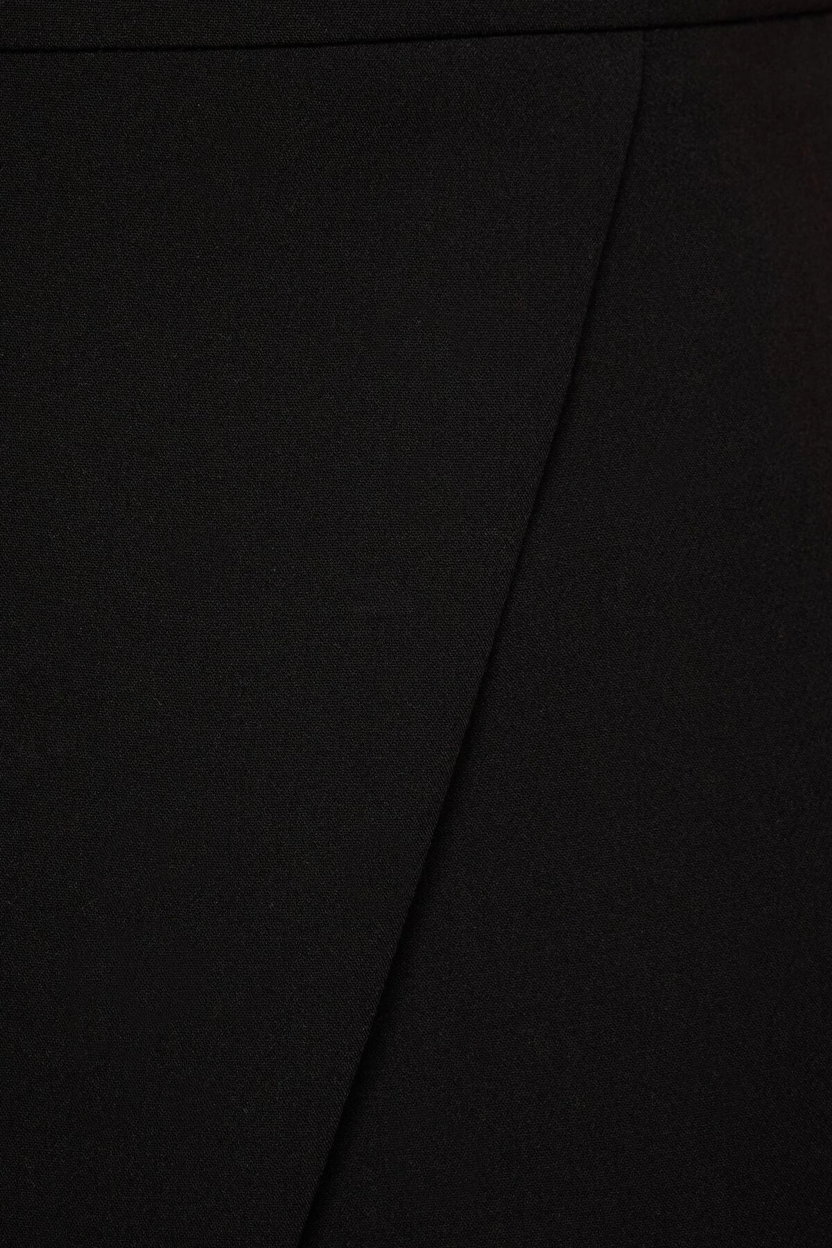 Dynamite Peyton Asymmetric Skort In Jet Black - Image 4