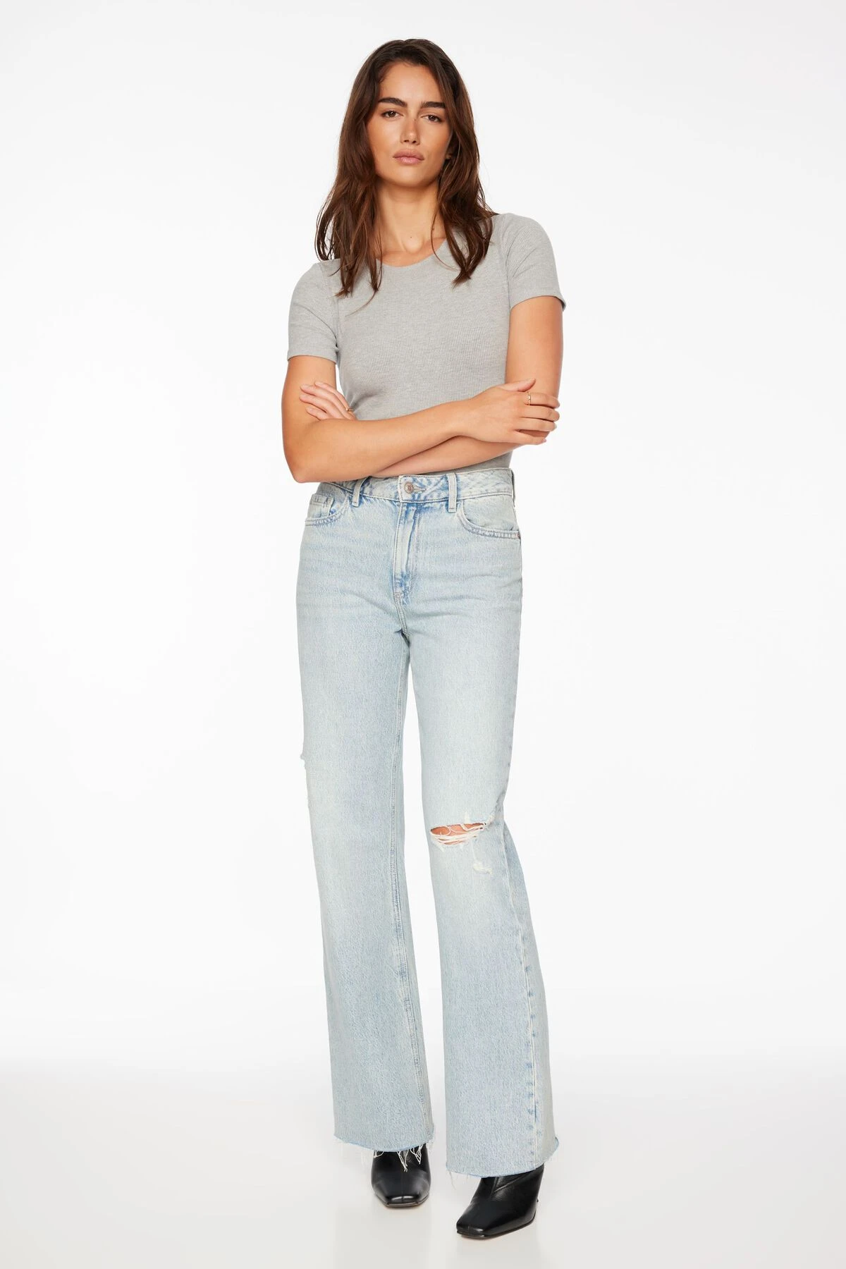 Dynamite Drea Short Sleeve Crew Neck Bodysuit In Fall Grey Mix - Image 3