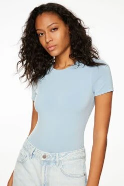 Dynamite Drea Sculpt Short Sleeve Crew Neck Bodysuit In Ashley Blue