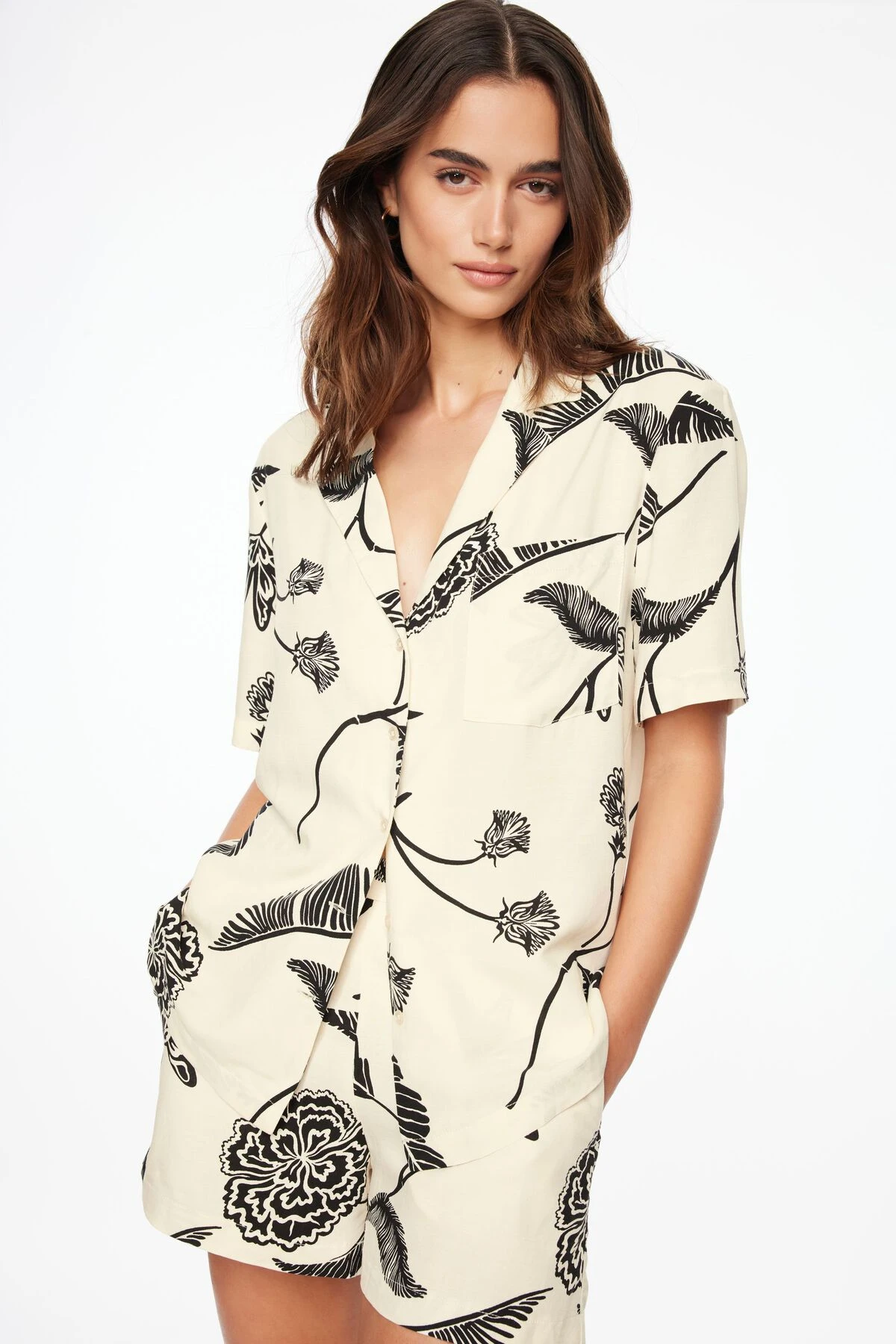 Dynamite Linen Shirt With Pocket In Cream & Black Floral - Image 2