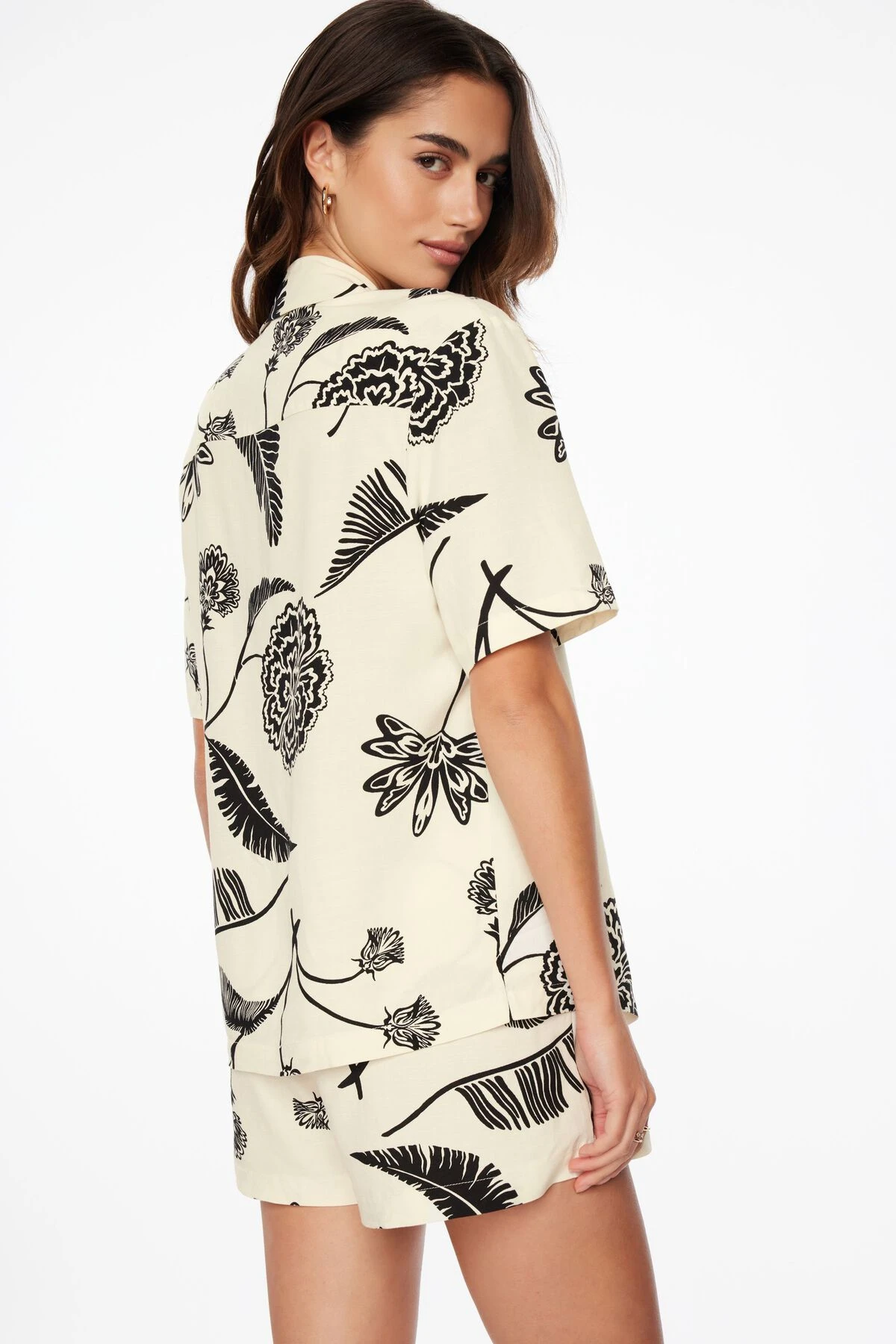 Dynamite Linen Shirt With Pocket In Cream & Black Floral - Image 5