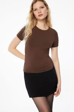 Dynamite Drea Jersey Crew Neck Tee In French Roast Brown