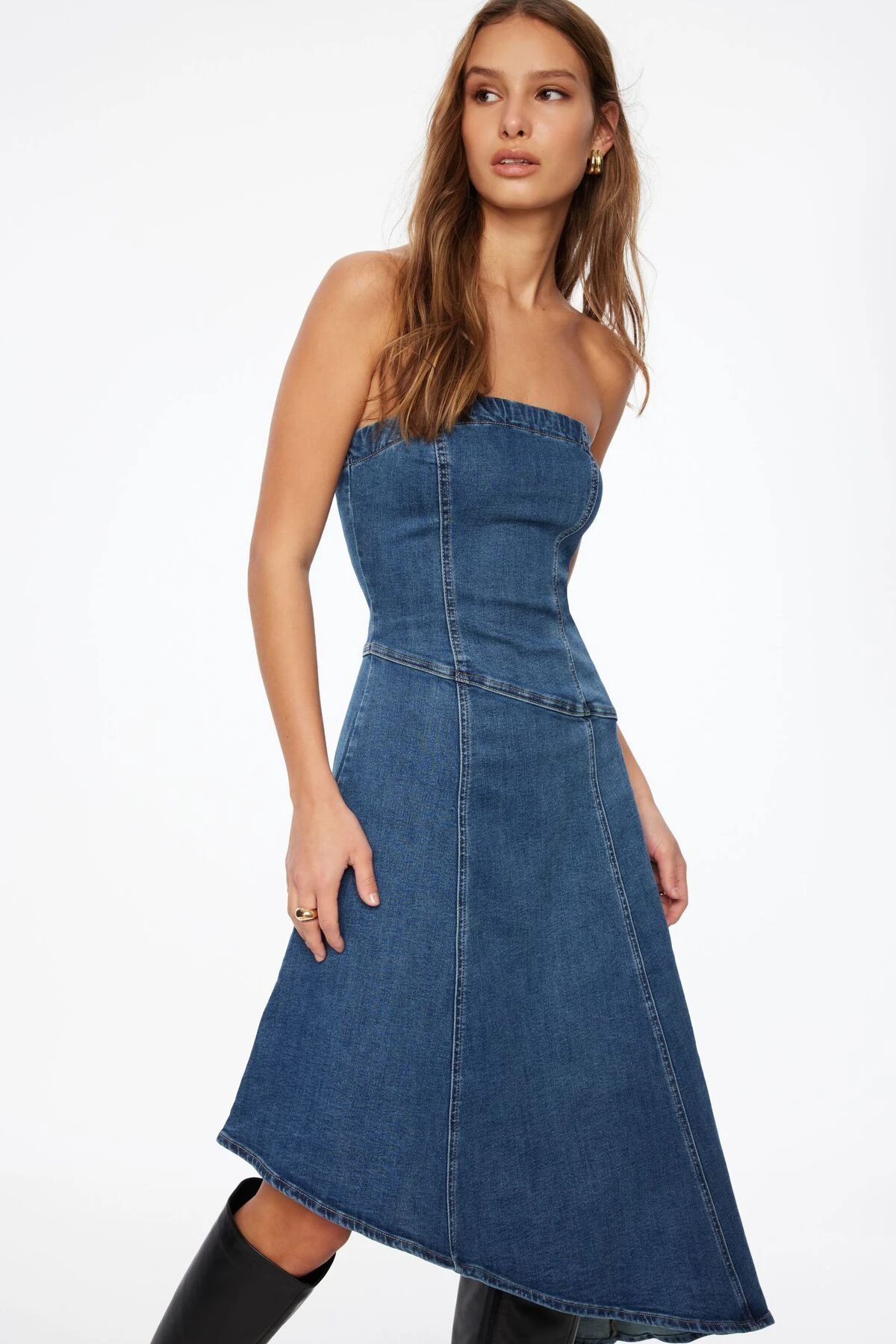 Dynamite Flared Tube Denim Midi Dress In Indigo Medium Dark - Image 3
