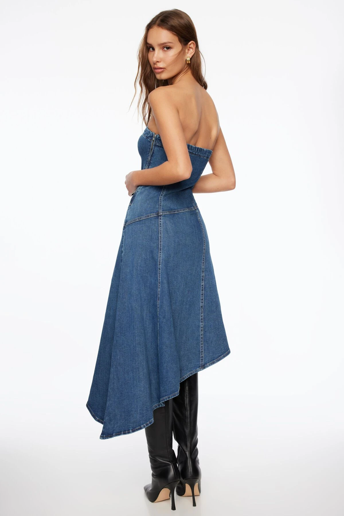 Dynamite Flared Tube Denim Midi Dress In Indigo Medium Dark - Image 4