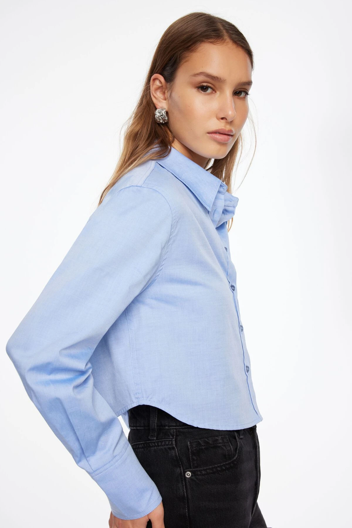 Dynamite Chambray Crop Shirt In Blue - Image 3