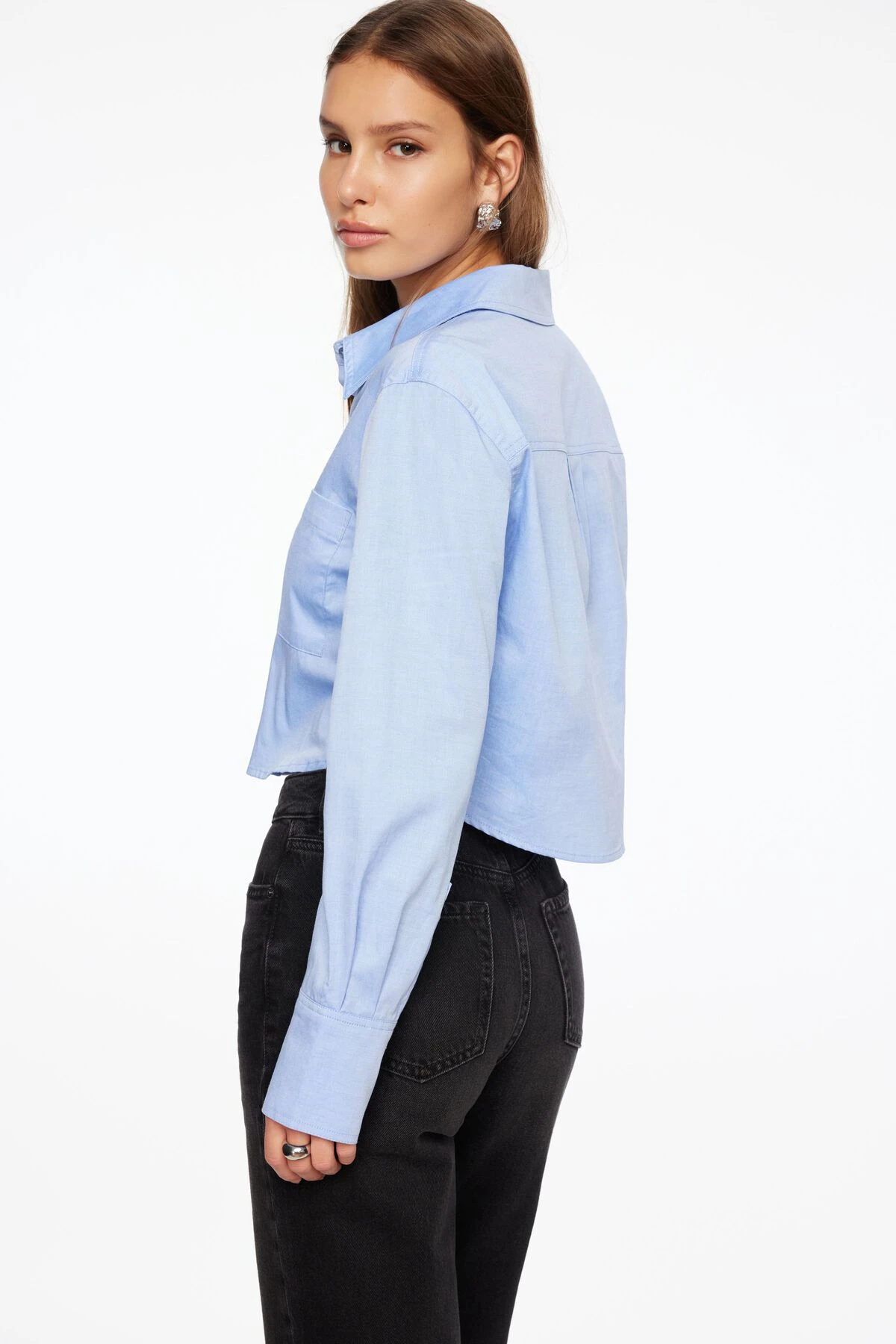 Dynamite Chambray Crop Shirt In Blue - Image 5