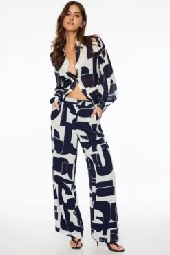 Dynamite Anika Wide Leg Pants In Navy & Cream Abstract
