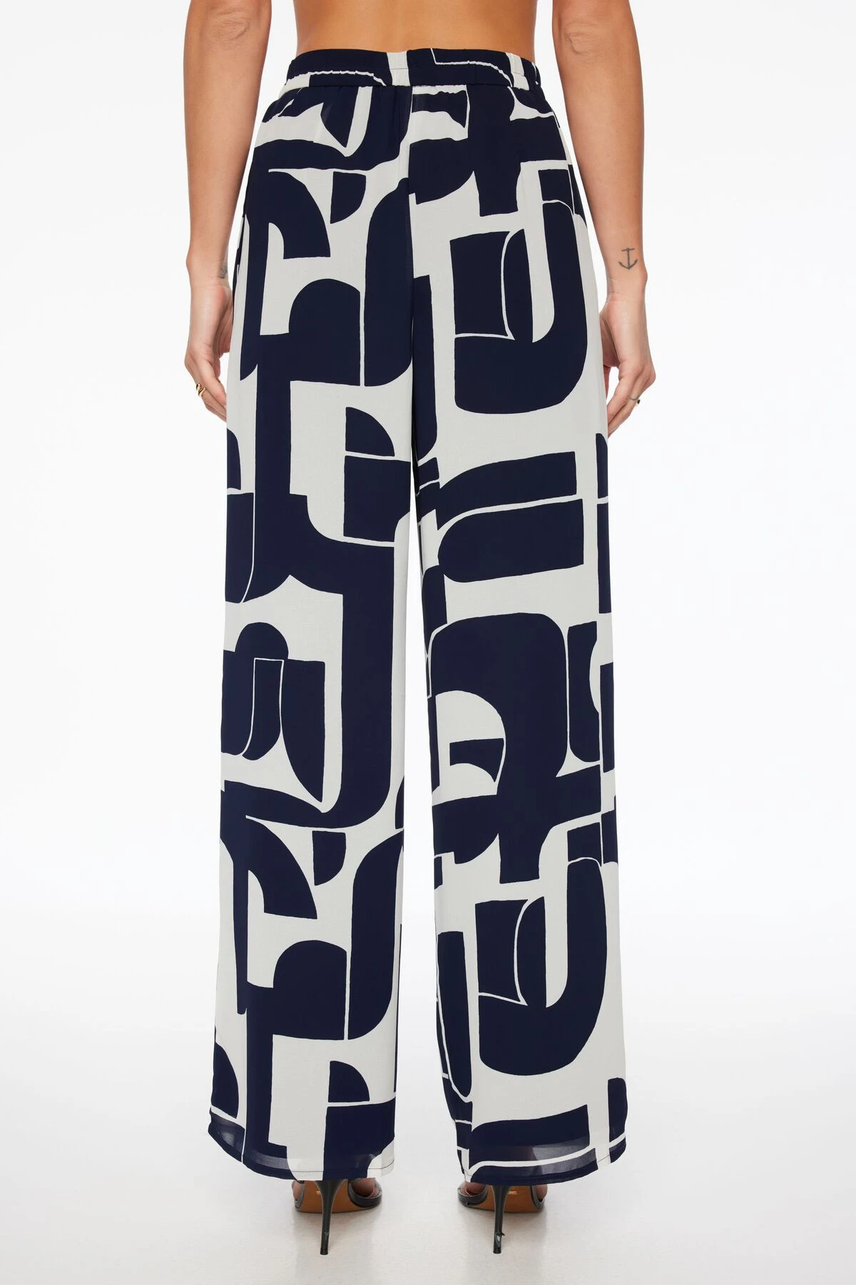 Dynamite Anika Wide Leg Pants In Navy & Cream Abstract - Image 3