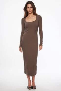 Dynamite Selena Ribbed Maxi Dress In French Roast Brown