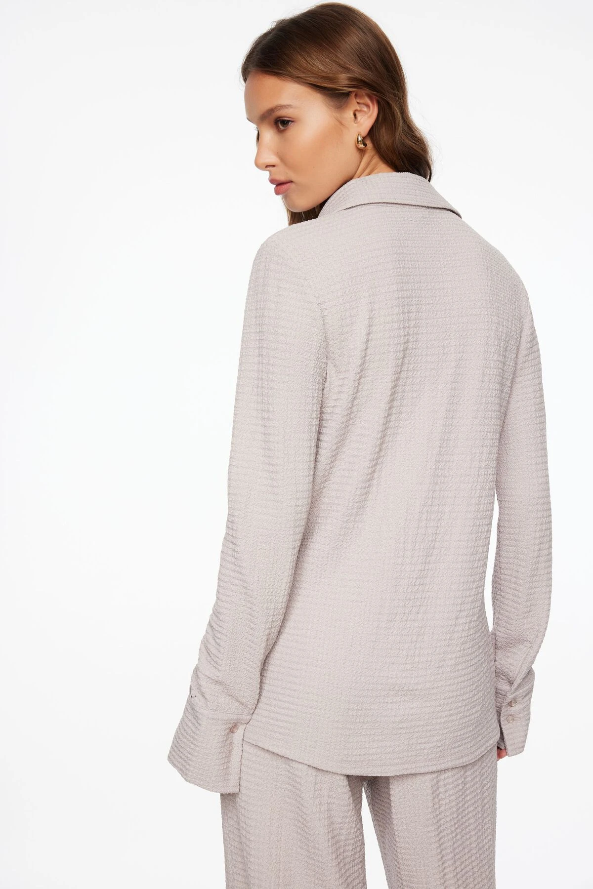 Dynamite Long Sleeve Popcorn Textured Shirt In Ashes Of Roses - Image 3