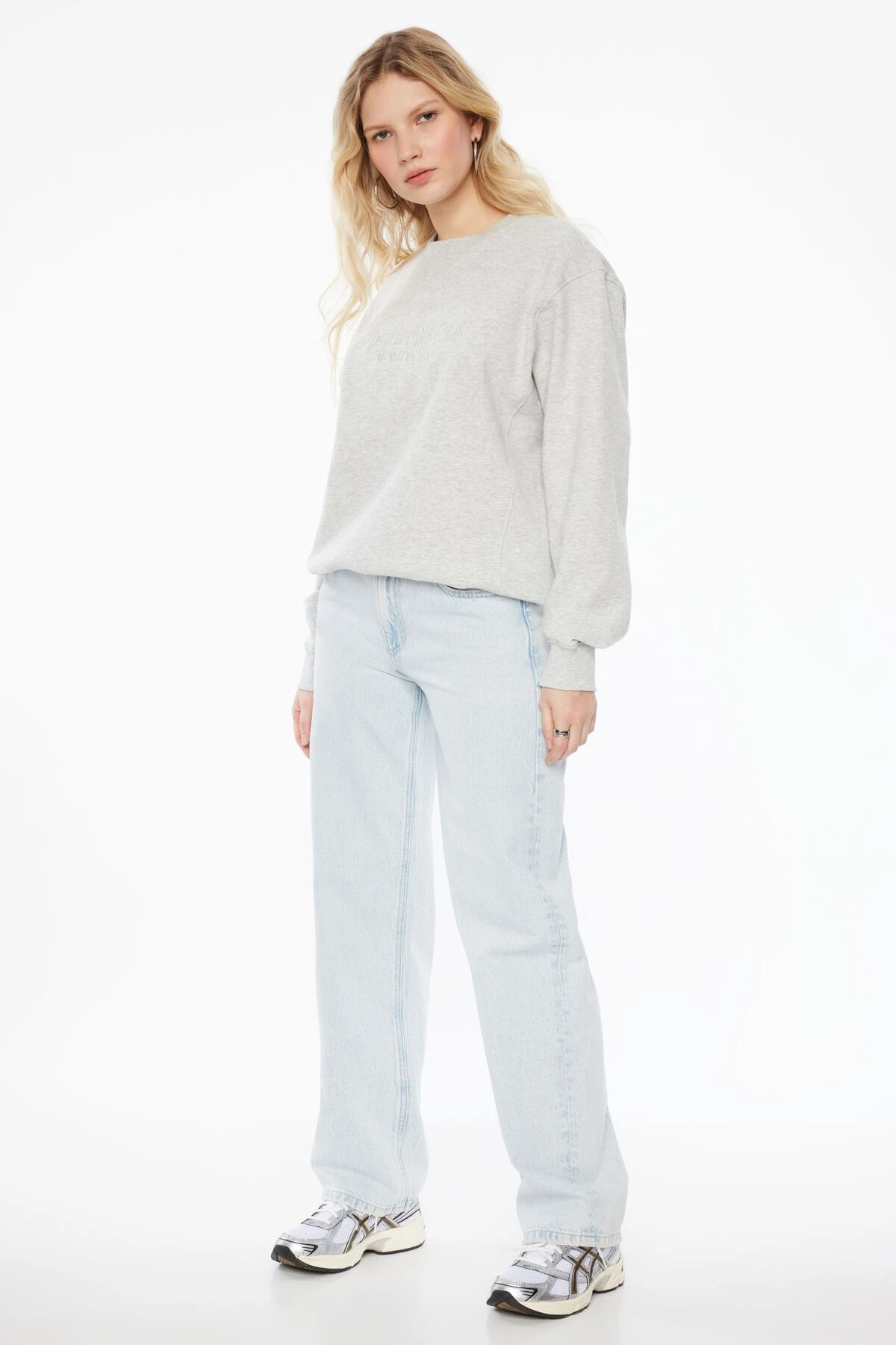 Dynamite Classic Embroidered Sweatshirt In Fall Grey & Apres Ski Club - Image 2