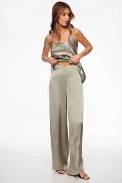 Dynamite Malika Satin Wide Leg Pant In Light Pewter Grey